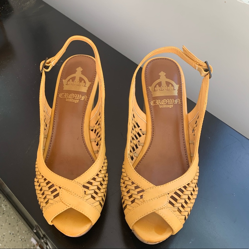 Crown Vintage shoes yellow